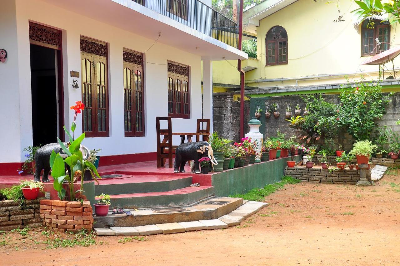 Little Swan Guest House Bentota Exterior photo